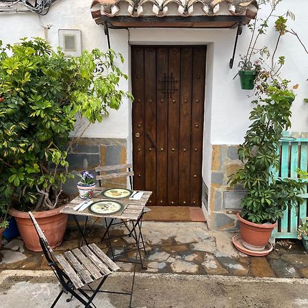 Tiny Spanish House กาซาเรส ภายนอก รูปภาพ
