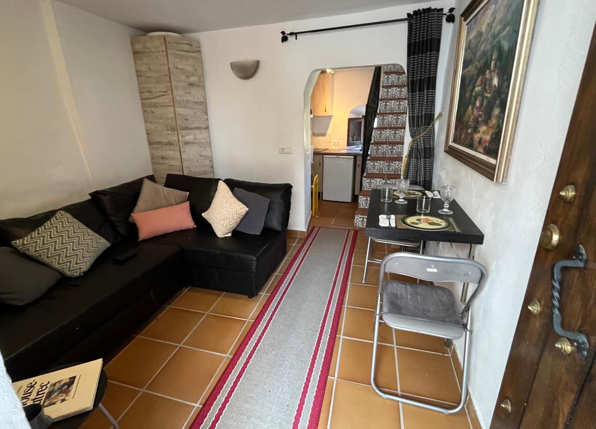 Tiny Spanish House กาซาเรส ภายนอก รูปภาพ