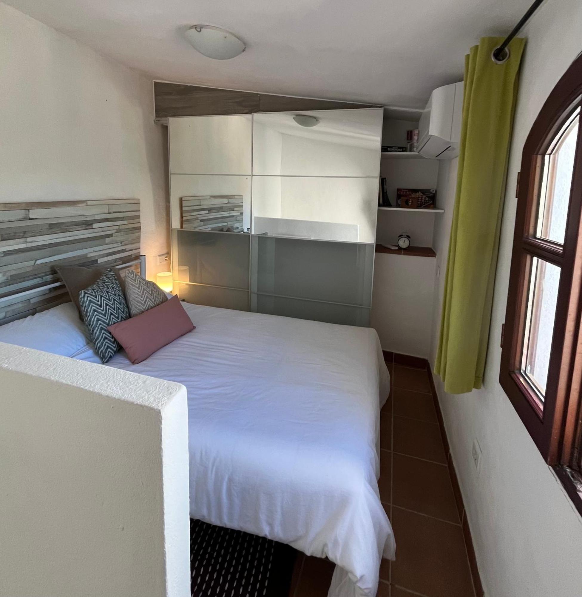 Tiny Spanish House กาซาเรส ภายนอก รูปภาพ