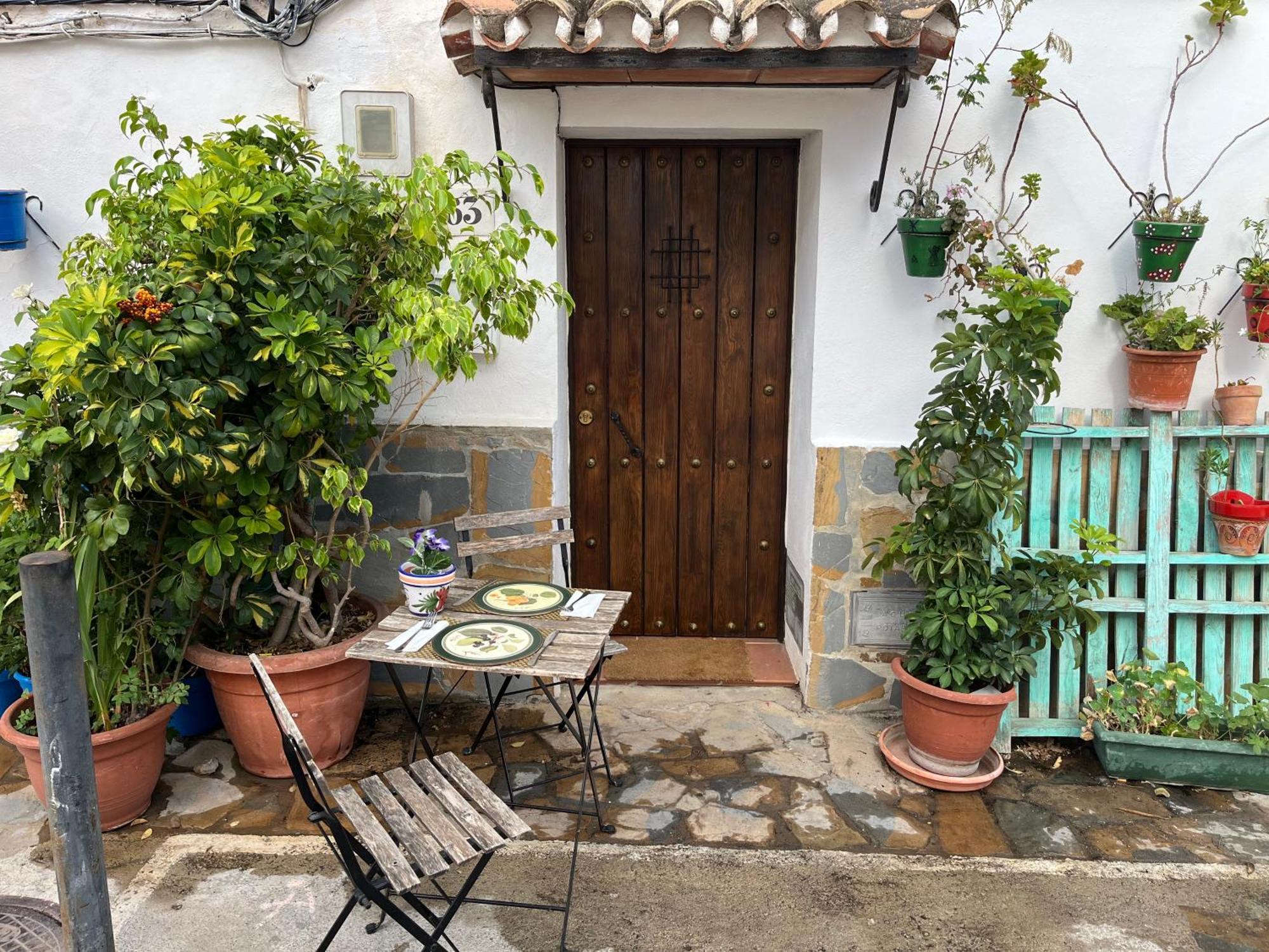 Tiny Spanish House กาซาเรส ภายนอก รูปภาพ