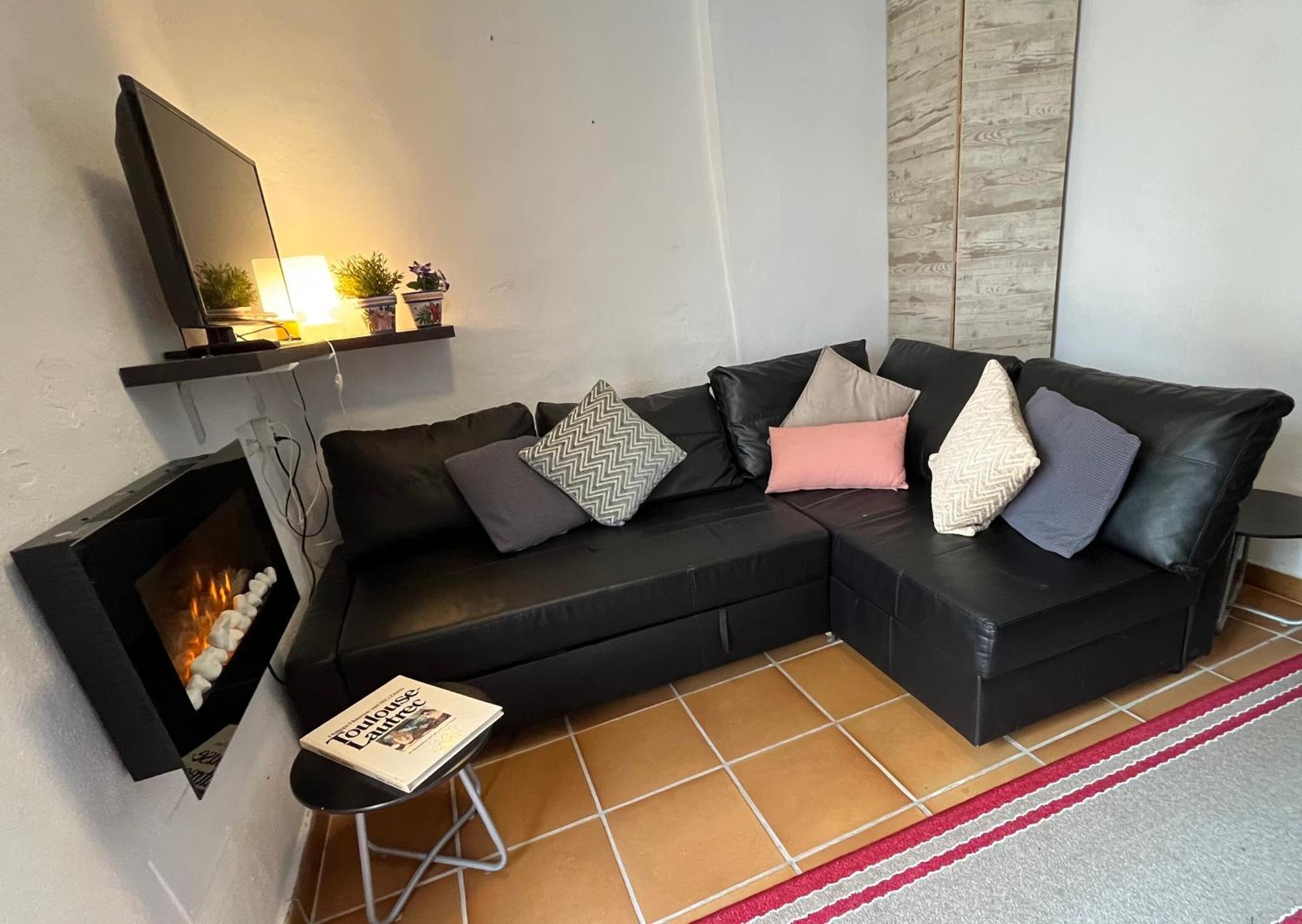 Tiny Spanish House กาซาเรส ภายนอก รูปภาพ