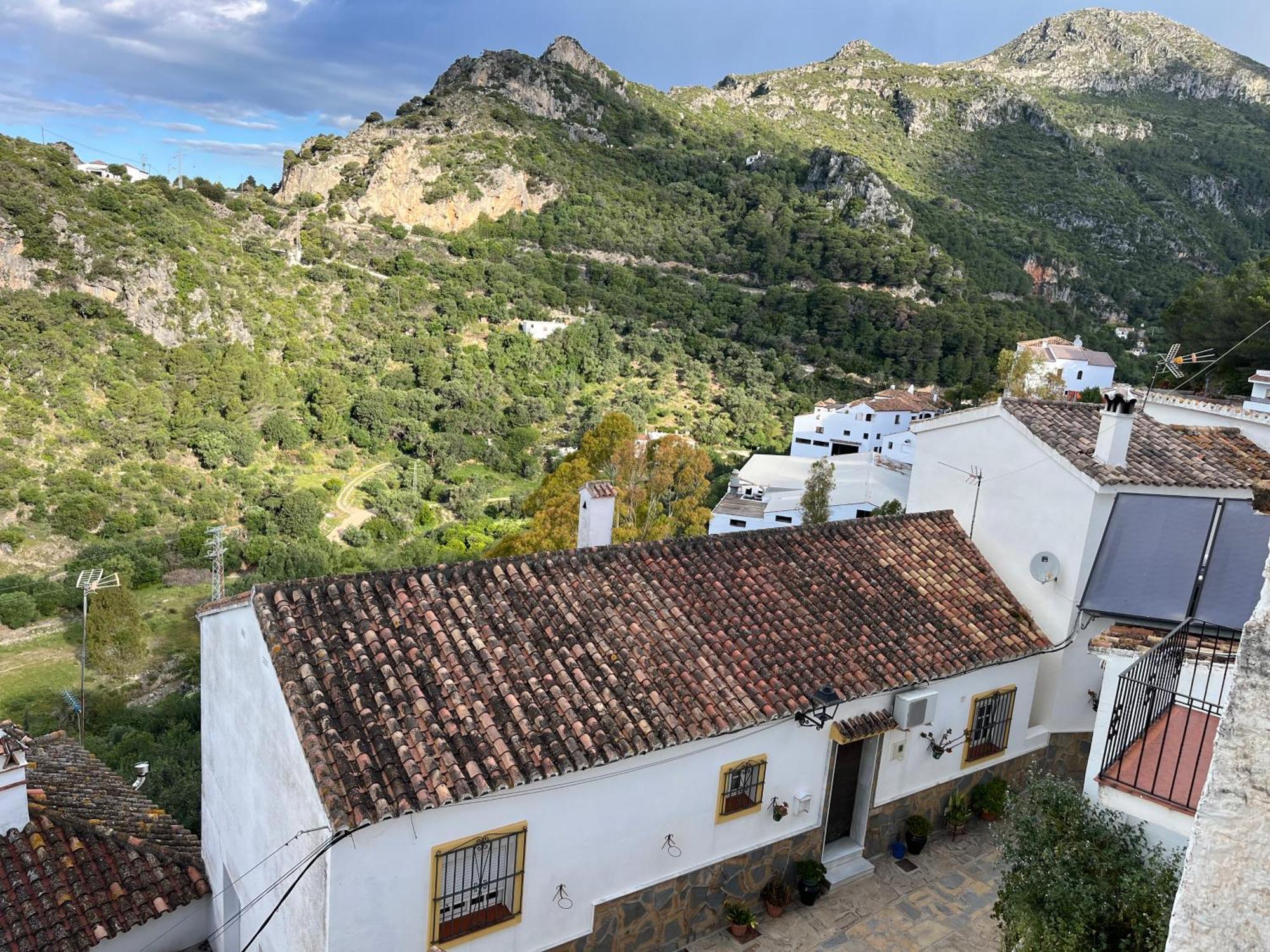 Tiny Spanish House กาซาเรส ภายนอก รูปภาพ